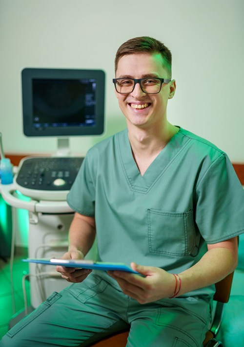 Basic Healthcare Certificate - Male in scrubs iStock-1215091564